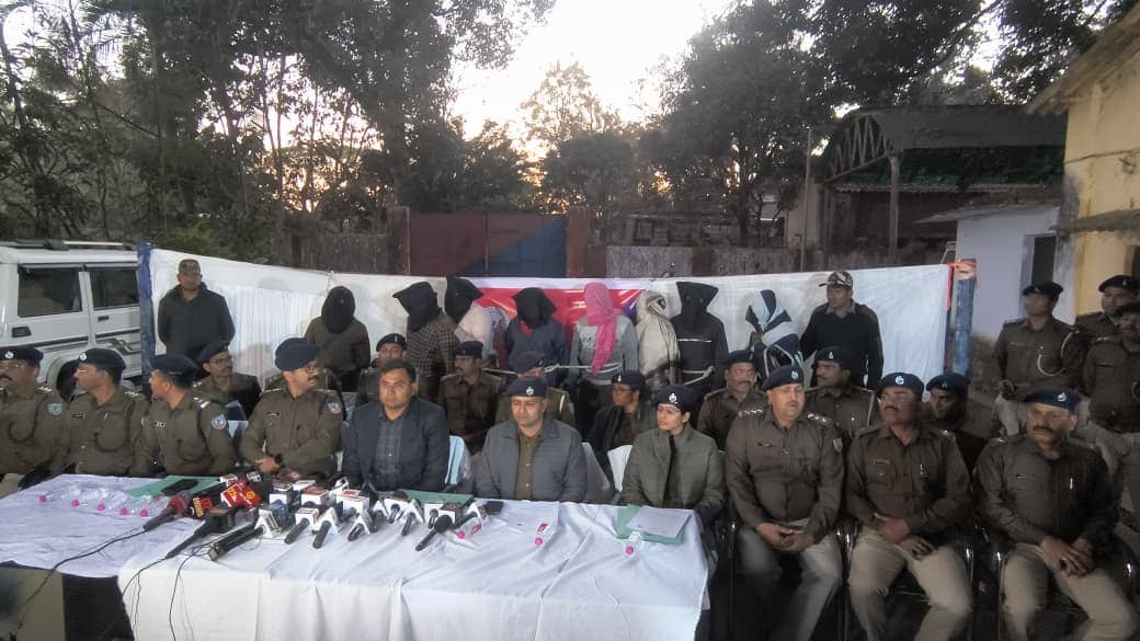 रांची से बड़ी खबर : अंश-अंशिका मामले में अंतरराज्य बच्चा चोर गिरोह का मिला कनेक्शन, 12 मासूम बरामद, 13 आरोपी गिरफ्तार