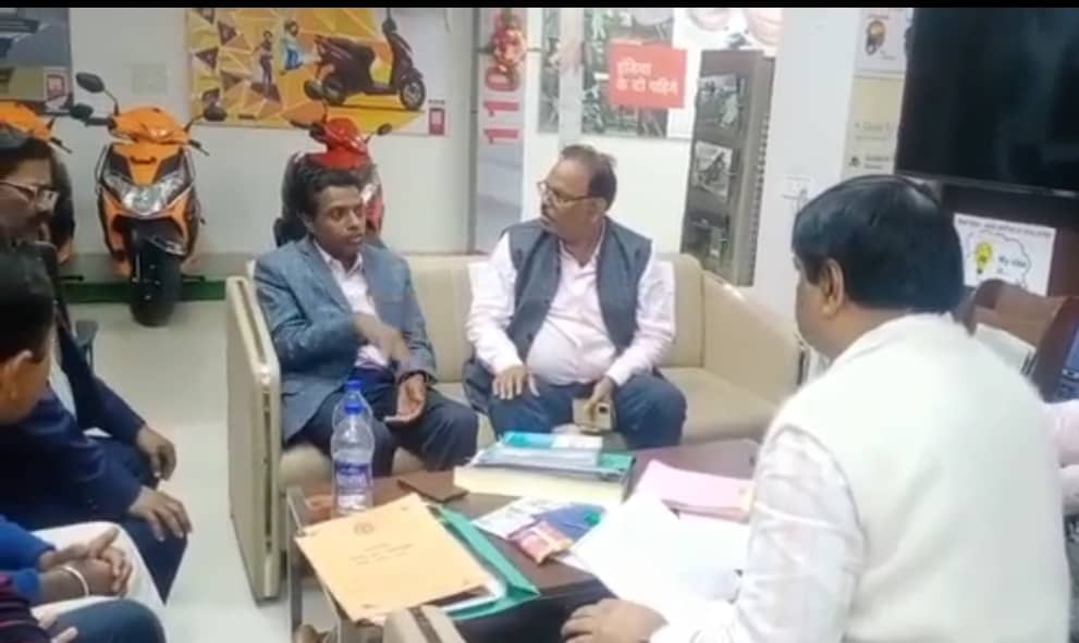 विजिलेंस टीम ने दो पहिया वाहन एजेंसी में की जांच, पाई गई कई अनियमितता