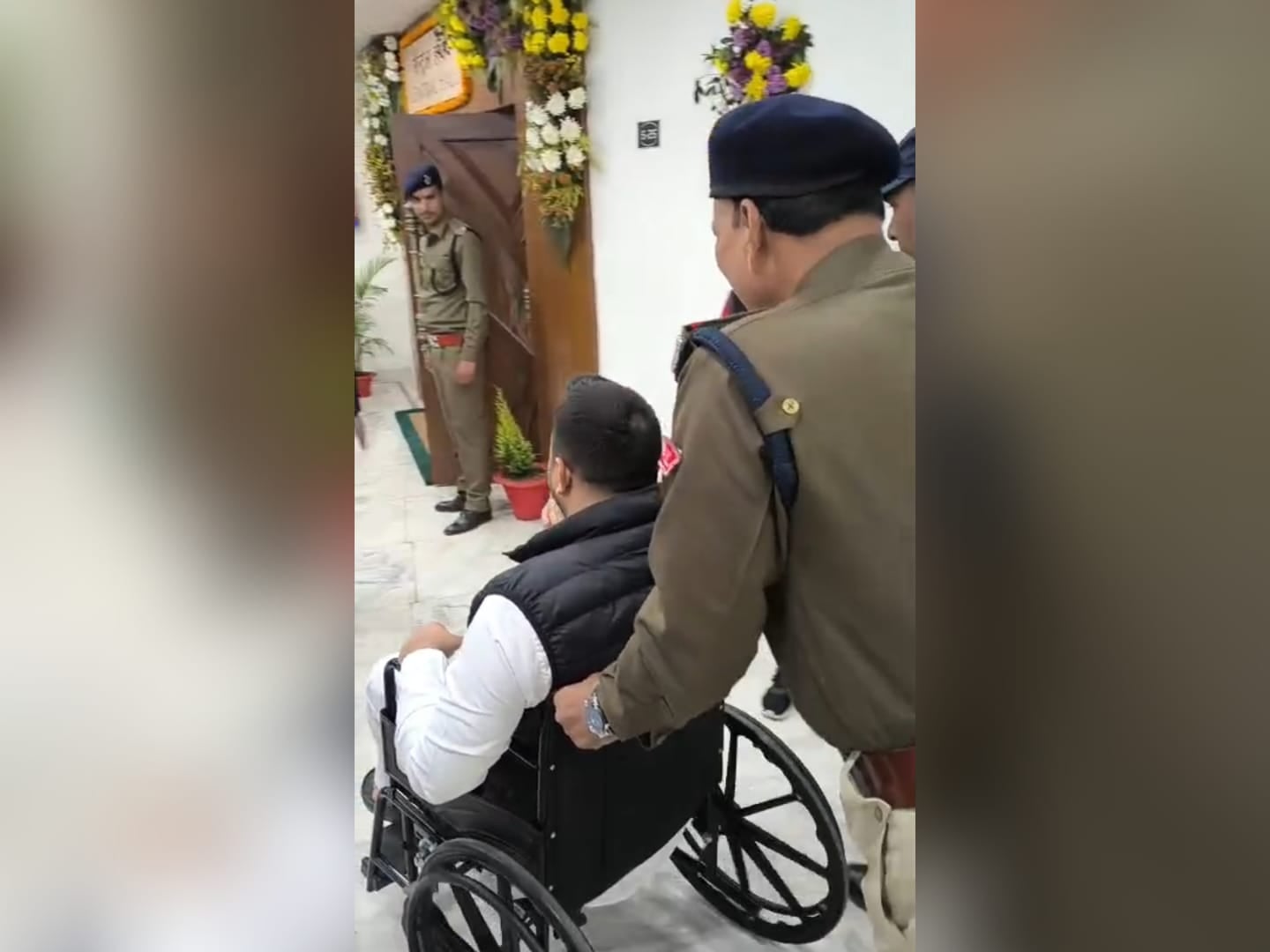 आखिर व्हील चेयर पर बैठकर बजट सत्र में क्यों पहुंचे नेता प्रतिपक्ष तेजस्वी यादव, राज्यपाल के अभिभाषण पर भी उठाया सवाल