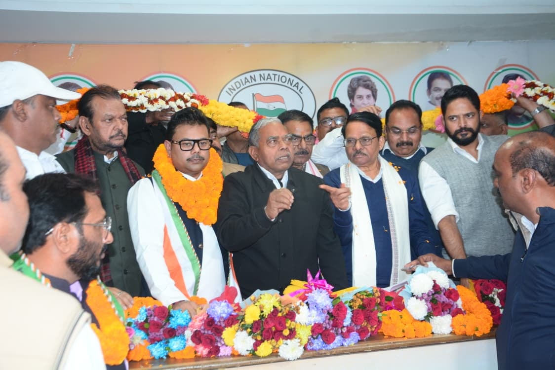 BJP leader Aditya Vikram Jaiswal joins Congress; JLKM leaders also join the party |भाजपा नेता आदित्य विक्रम जायसवाल ने थामा कांग्रेस का दामन, जेएलकेएम नेताओं की भी जॉइनिंग
