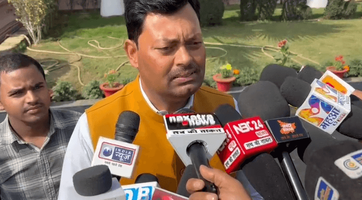 Bihar Minister Lakhendra Paswan hit back at Agriculture Minister R.K. Panneerselvam's statement that "one Bihari is worth a hundred" | “एक बिहारी सौ पर भारी” कृषि मंत्री आर.के. पनीरसेल्वम के बयान पर बिहार सरकार के मंत्री लखेंद्र पासवान का पलटवार