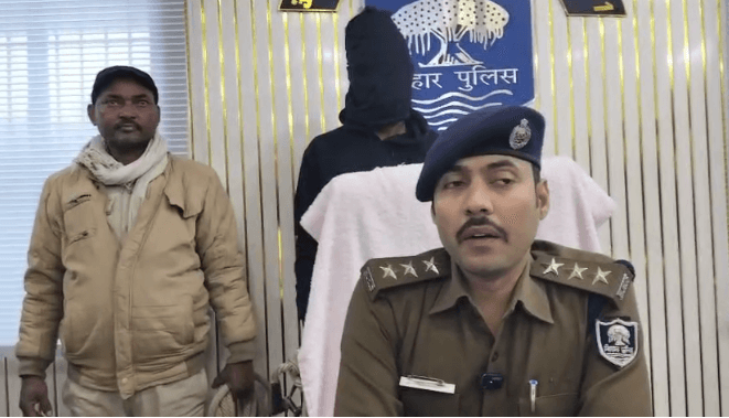 Dacoity case exposed, Barh police arrested notorious dacoit from Tamil Nadu | डकैती कांड का पर्दाफाश, बाढ़ पुलिस ने कुख्यात डकैत को तमिलनाडु से किया गिरफ्तार