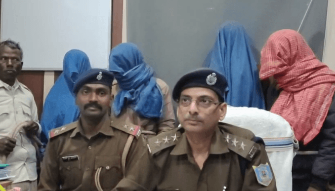 Four arrested, including gang leader involved in buying and selling stolen bikes; Deoghar police recovered four bikes and two cellphones | चोरी की बाइक खरीद बिक्री करने वाला सरगना सहित 4 गिरफ्तार, देवघर पुलिस ने 4 बाइक व 2 सेलफोन किया बरामद