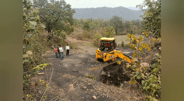 बोकारो : कारीपानी जंगल में कोयले के अवैध सुरंगों को कराया गया ध्वस्त