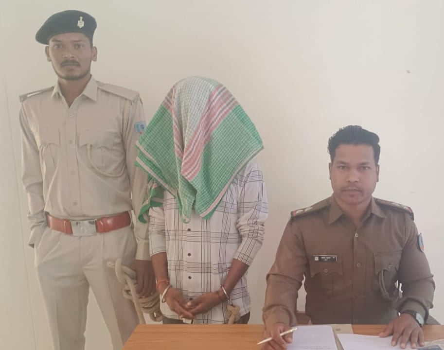 Dumka: Man arrested for kidnapping a teenager with the intention of marrying her । दुमका: शादी की नीयत से किशोरी को अगवा करने वाला गिरफ्तार