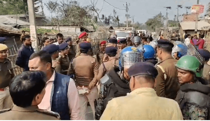 Villagers attack police in Saharsa, several policemen including the station in-charge injured | सहरसा में पुलिस पर ग्रामीणों का जानलेवा हमला, थानाध्यक्ष सहित कई पुलिसकर्मी घायल