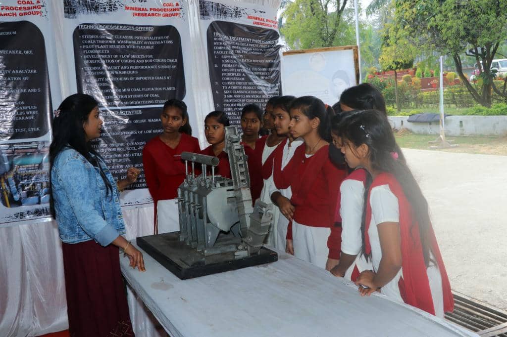 सीएसआईआर-केंद्रीय खनन एवं ईंधन अनुसंधान संस्थान: ‘विज्ञान सर्वत्र पूज्यते’ के छठवें दिन दिए गए तीन व्याख्यान