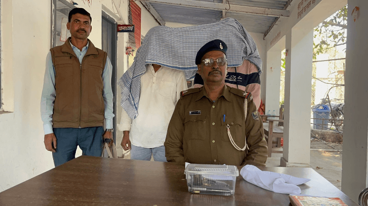 Where did the weapon come from, and what is the arrested man's criminal history? Police are investigating | कहां से आया हथियार, गिरफ्तार शख्स का क्या है आपराधिक इतिहास ? पुलिस कर रही तहकिकात