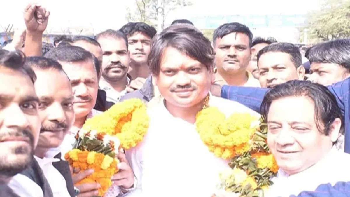 BREAKING: बागी उम्मीदवारों पर अब चलेगा चाबुक, धनबाद के संजीव सिंह समेत तीन और प्रदेश के डेढ़ दर्जन को नोटिस