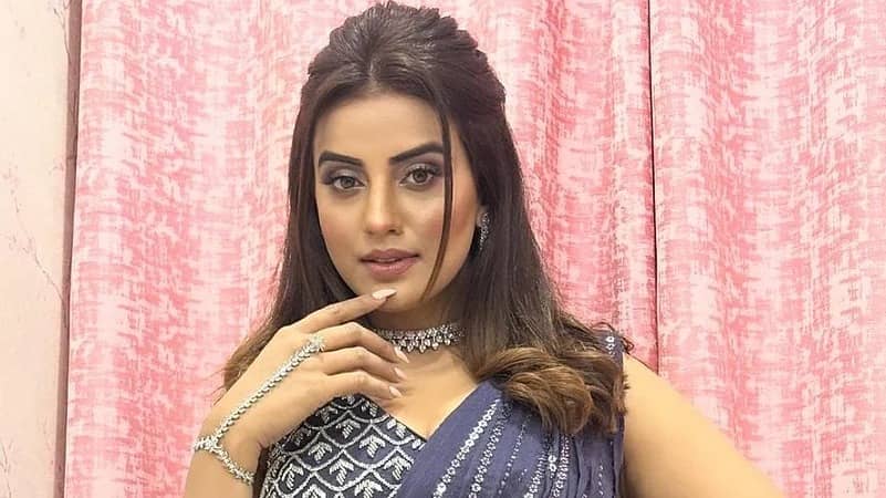 "पावर स्टार" पवन सिंह की पत्नी के पक्ष में आई अक्षरा सिंह, क्यों कहा 10 क्या 100 करोड़ भी कम