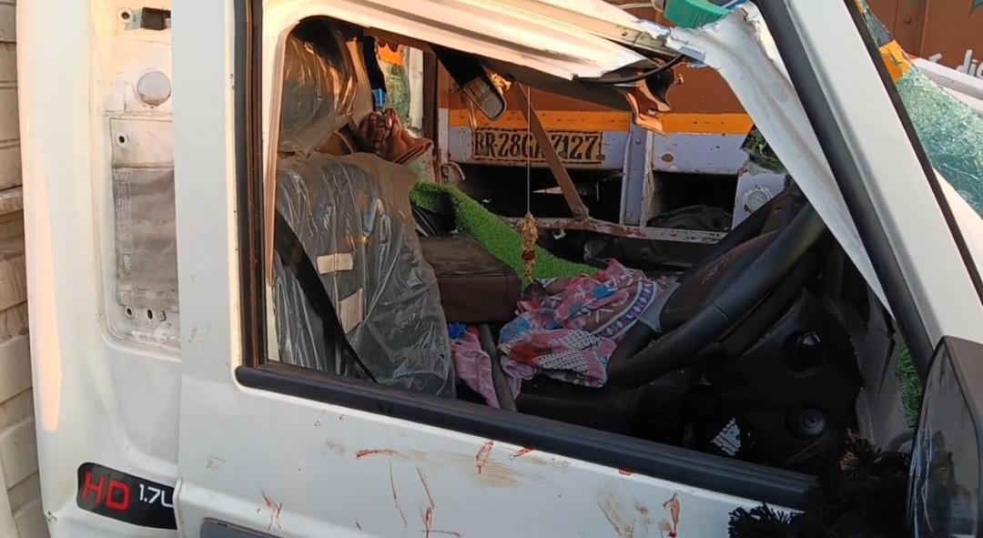 Tragic road accident in Dhanbad's Barwada, one killed, two injured in collision between truck and pickup। धनबाद के बरवाअड्डा में दर्दनाक सड़क हादसा, ट्रक और पिकअप की टक्कर में एक की मौत, दो घायल