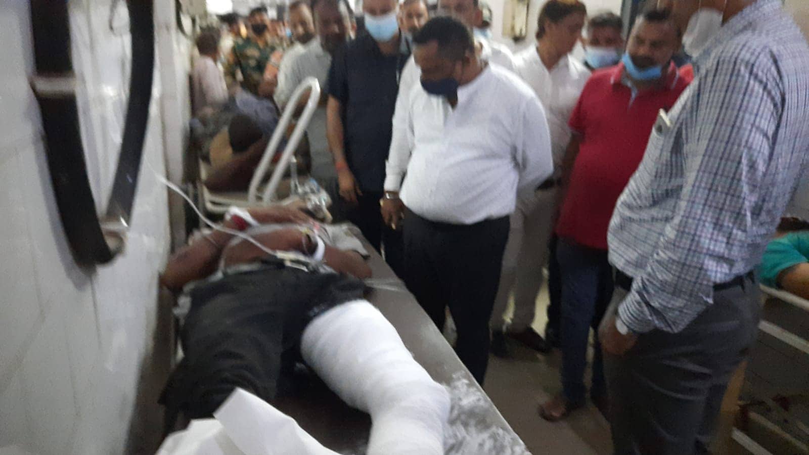 घायलों से मिलने एमजीएम पहुँचे स्वास्थ्य मंत्री बन्ना गुप्ता, मुफ्त इलाज का दिया निर्देश