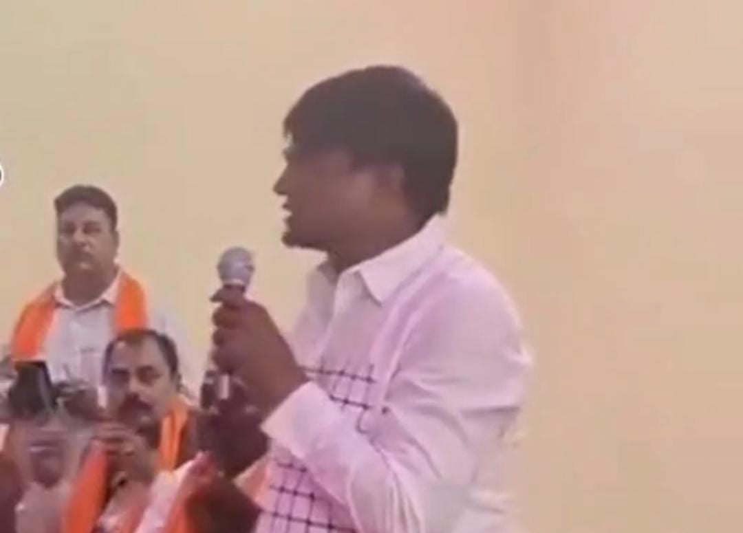 Political temperatures in Dhanbad are high, with members of his own party engaging in a verbal war, with MP Dhulu Mahto making these allegations। धनबाद का राजनीति पारा हाई, अपने ही पार्टी के लोगो में छिड़ी जुबानी जंग, सांसद ढुलू महतो ने लगाया ये आरोप