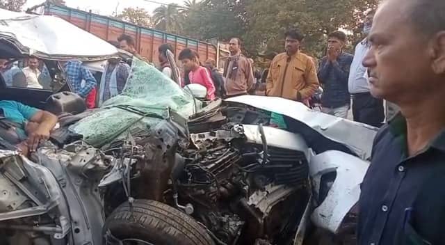 ट्रक ने कार को मारी टक्कर, कार चालक की मौत, ट्रक ड्राइवर फरार
