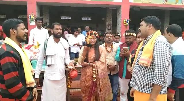 अम्बा प्रसाद ने बासुकीनाथ में की पूजा अर्चना, देवघर बाबा मंदिर में अव्यवस्था पर फूटा गुस्सा