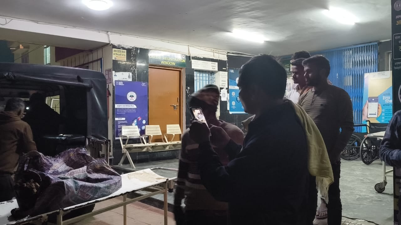 भीषण सड़क हादसा अग्निकांड में तब्दील : वाहनों की टक्कर के बाद जिंदा जला खलासी