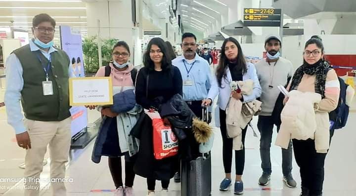 रूस-यूक्रेन युद्ध : राज्य एवं केंद्र सरकार के प्रयास से यूक्रेन में फंसे 17 लोग देर शाम झारखण्ड पहुंचे