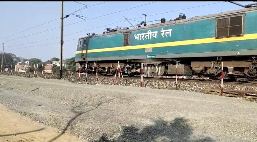 कुछ डिब्बे छोड़ आगे बढ़ गई डाउन मालगाड़ी, कर्मचारियों की सूझ-बूझ से बड़ा हादसा टला