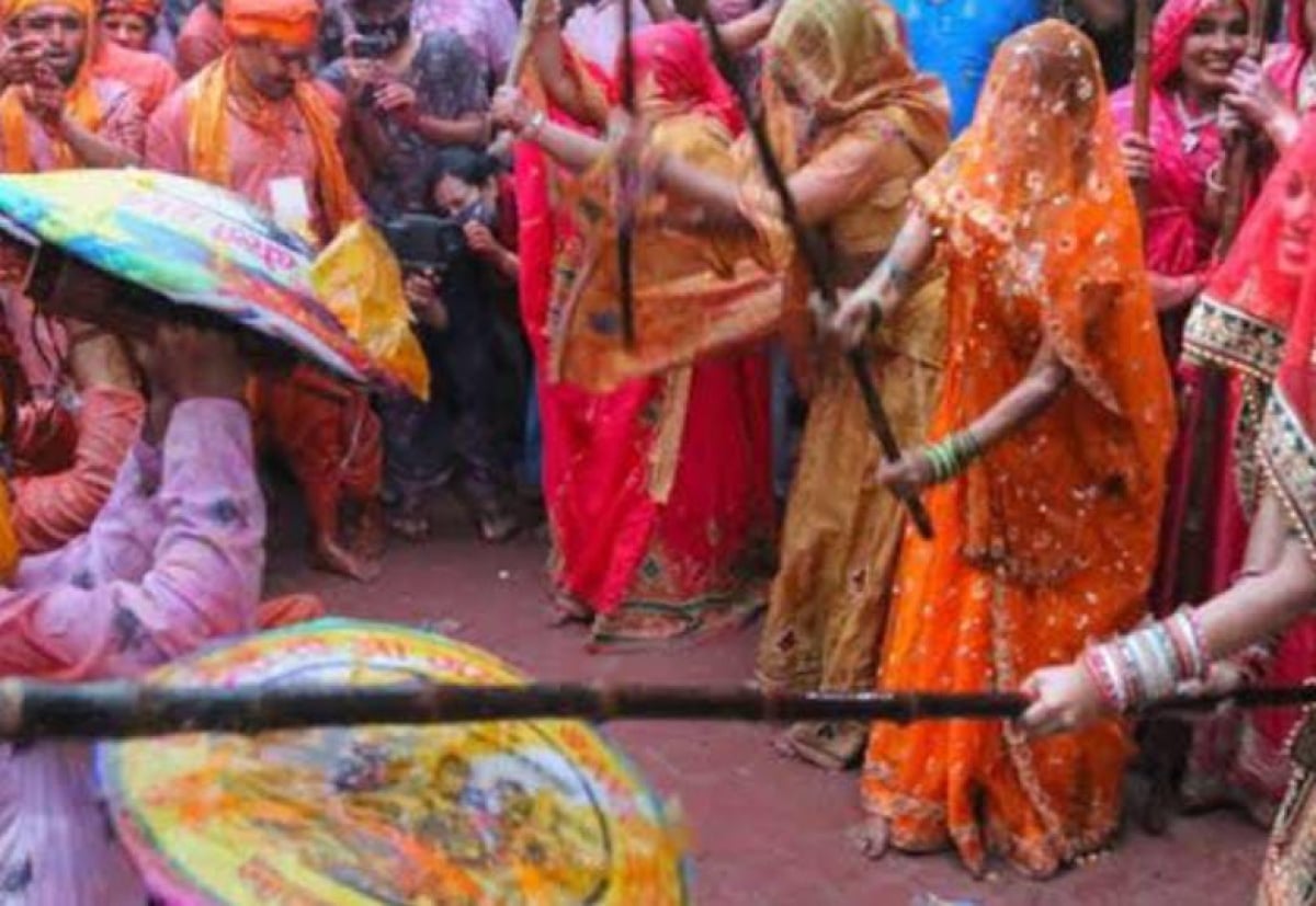 मथुरा की लट्ठमार होली को बदनाम करने करनेवालों पर गिरि गाज, वीडियो वायरल करने वाले कई यूट्यूबरों पर FIR