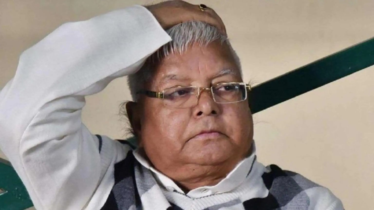बिहार में बदलाव की बयार के बीच लालू प्रसाद दिल्ली से पहुचें पटना,प्रतिक्रिया देने से क्यों बचते रहे