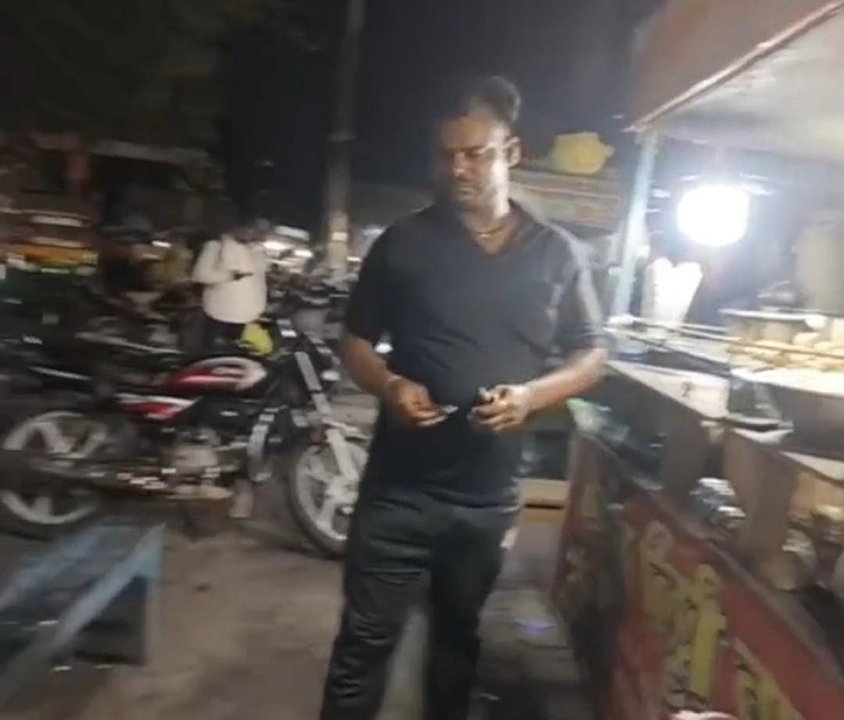धनबाद जंक्शन पर छोटे दुकानदारों से होती है अवैध वसूली! RPF के नाम पर दलाल द्वारा उगाही का VIDEO VIRAL