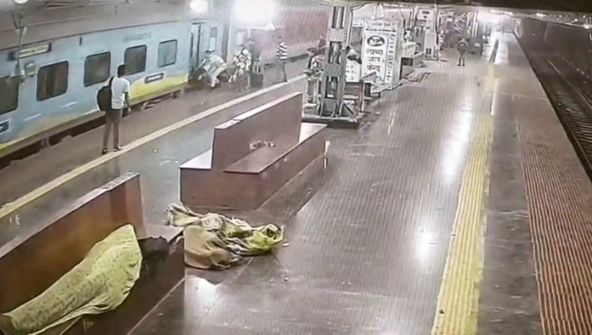 RPF जवान ने दिव्यांग यात्री की बचाई जान, भागलपुर स्टेशन पर बड़ा हादसा टला