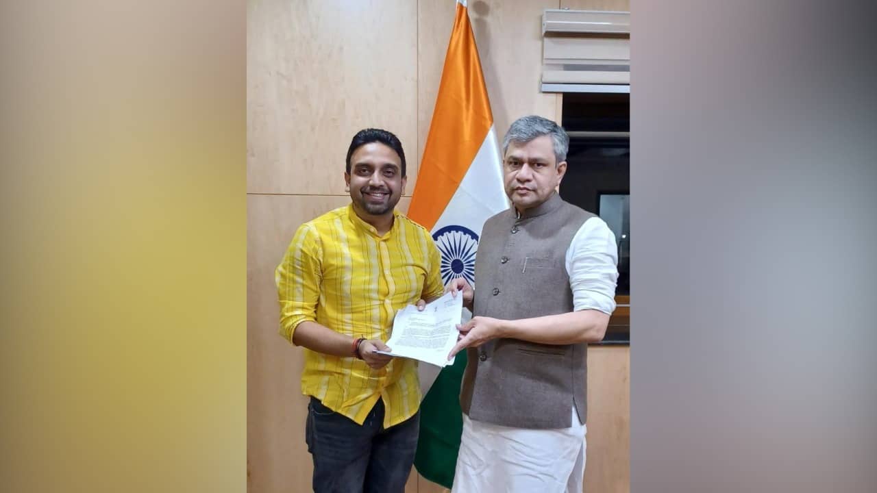 टाटा नगर स्टेशन से हावड़ा और पटना के लिए वंदे भारत एक्स्प्रेस शुरू करने की मांग