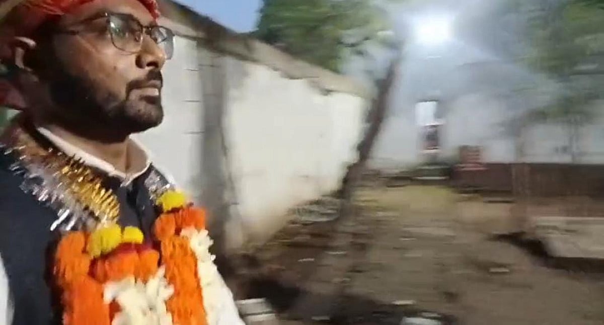 बाघमारा के लाल शुभम का जमुआटांड में जोरदार स्वागत, UPSC में 142वीं रैंक पाकर लौटे घर