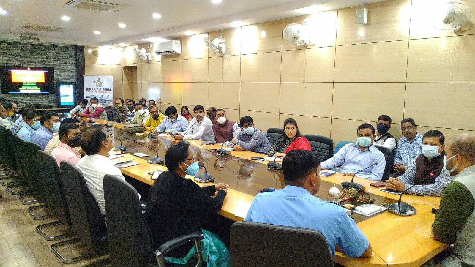 भारतीय वायु सेना की प्रचार और जागरूकता संगोष्ठी में डीसी ने छात्रों का बढ़ाया मनोबल, कहा - जज्बा और जुनून है तो बन सकते हैं पायलट