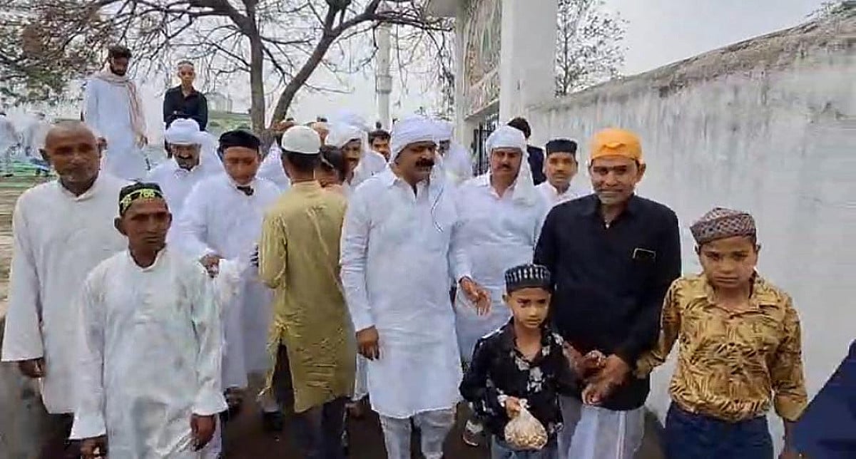 पटना में आयोजित ईद की नमाज़ में नीतीश कुमार नहीं बेटे निशांत पहुंचे, दी सबको बधाई