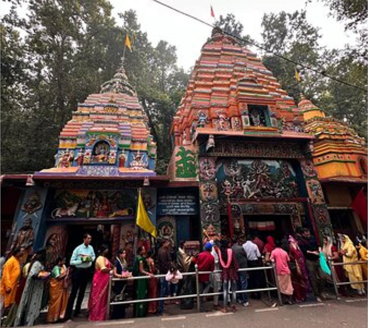 चैती नवरात्रि : जमशेदपुर का ऐसा जागृत देवी मंदिर जहां से वाहन लेकर गुजरने से पहले लेनी पड़ती है माता की आज्ञा