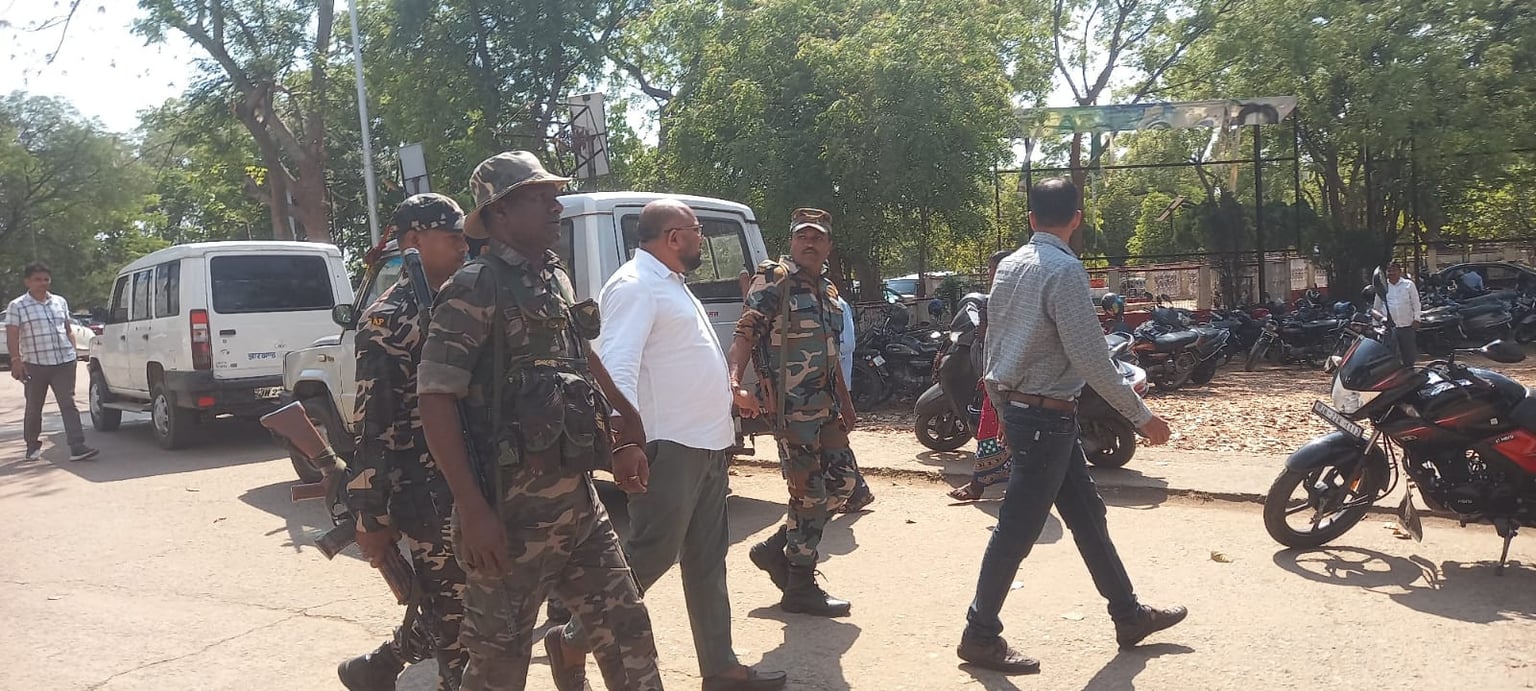 सरायकेला में एसीबी की बड़ी कार्रवाई,भू-अर्जन विभाग के क्लर्क के साथ एक दलाल गिरफ़्तार