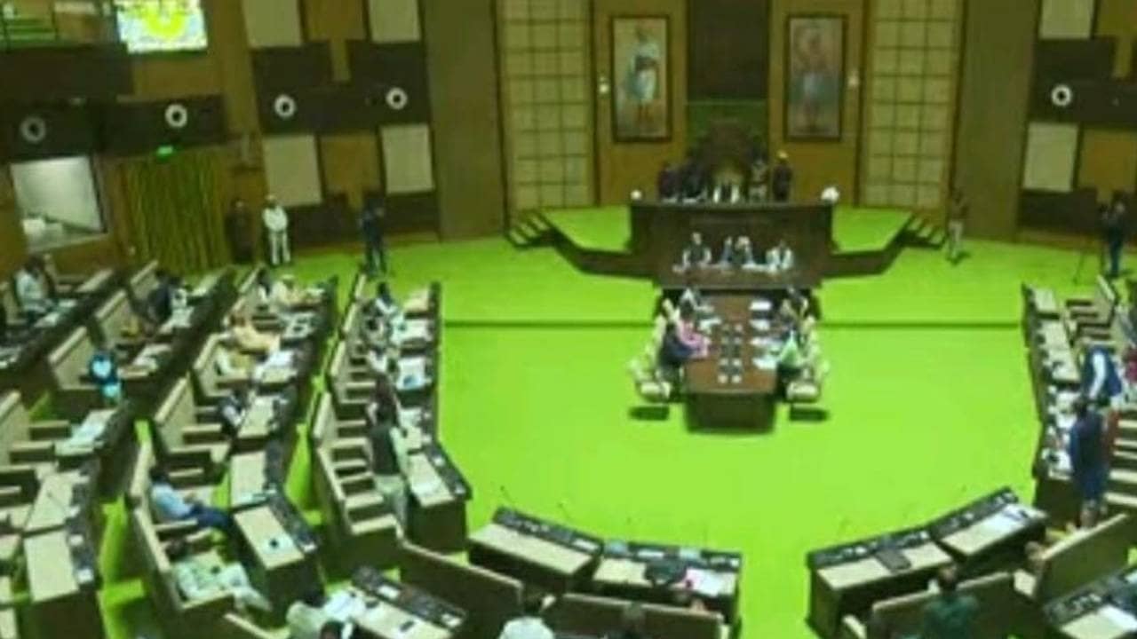 झारखंड विधानसभा बजट सत्र : सदन के भीतर-बाहर जारी है हंगामा