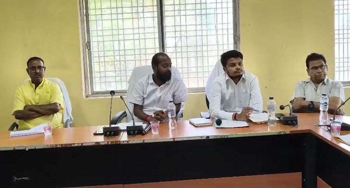 दुमका:एक्शन मोड में अध्यक्ष अभिषेक चौरसिया, बोर्ड की पहली बैठक में 7 प्रस्ताव पारित, ‘दिसोम गुरु’ शिबू सोरेन को सम्मान