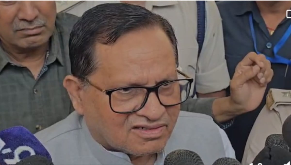 नीतीश कुमार के इस्तीफे पर भावुक हुए सभापति अवधेश नारायण सिंह, बोले पूरा बिहार दुखी है