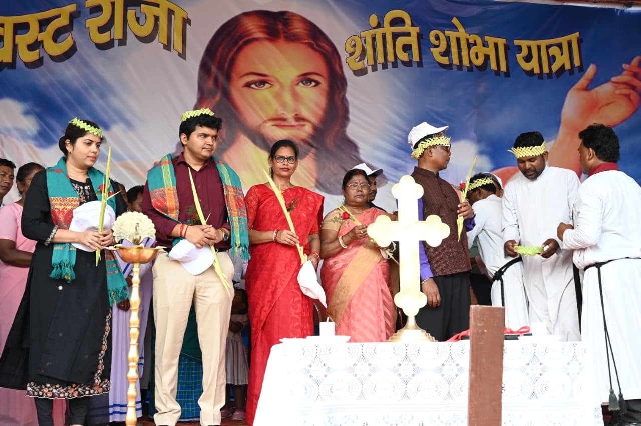 पाकुड़ में ख्रीस्त राजा शांति शोभा यात्रा का आयोजन, DC-SP ने दिया एकता और शांति का बड़ा संदेश