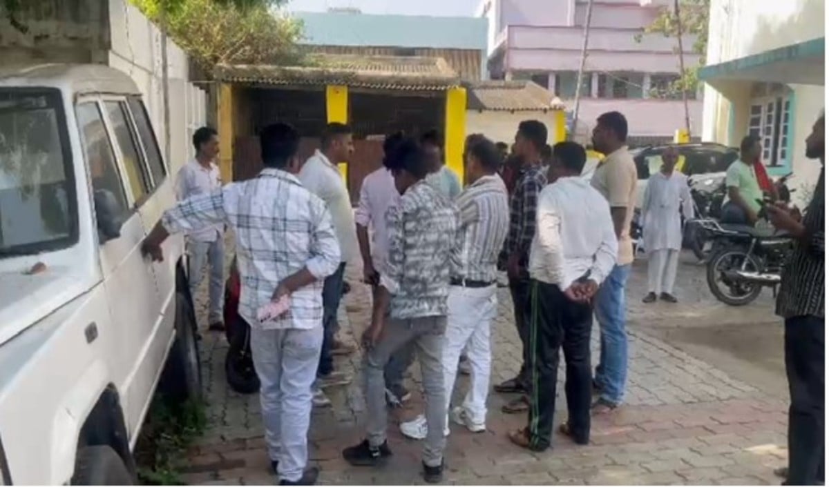 ब्रेकिंग : सड़क हादसे ने खुशियों को मातम में बदला, शादी से लौट रही गाड़ी हादसे का शिकार, एक की मौत