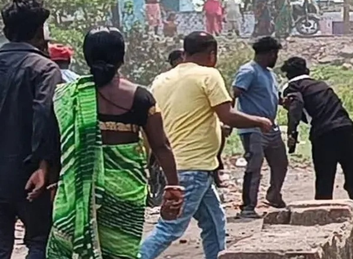 Dhanbad Update: धंसान प्रभावित सोनरडीह में भारी पथराव,निशाने पर कोयला अधिकारी!