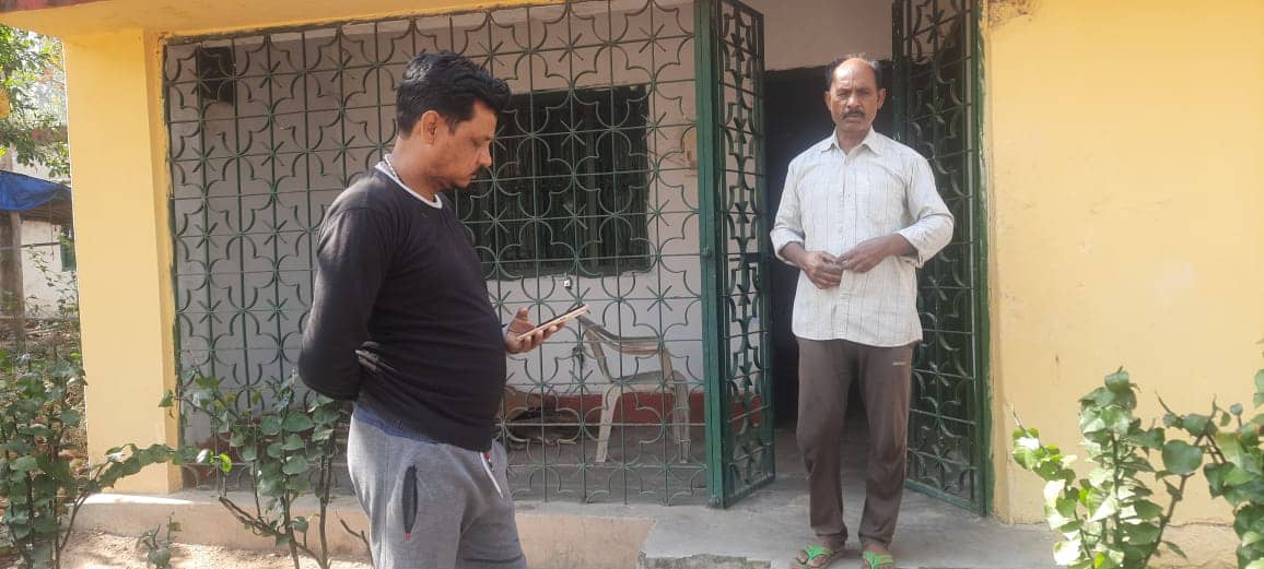 दाने-दाने को मोहताज लातेहार के वन रक्षक, लंबे समय से नहीं हुआ मानदेय का भुगतान, कैसे होगा बागों की सुरक्षा