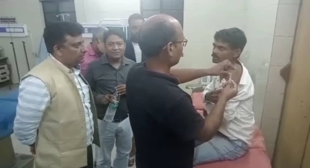 बेखौफ अपराधियों ने व्यवसायी से 10 लाख रूपए लूटे, एक कर्मी को मारी गोली