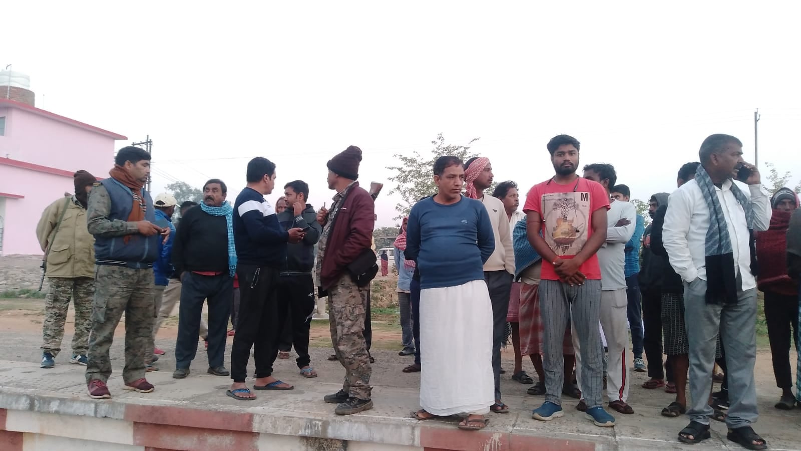 पटरी पर इस हाल में मिला शव, हादसा या आत्महत्या !