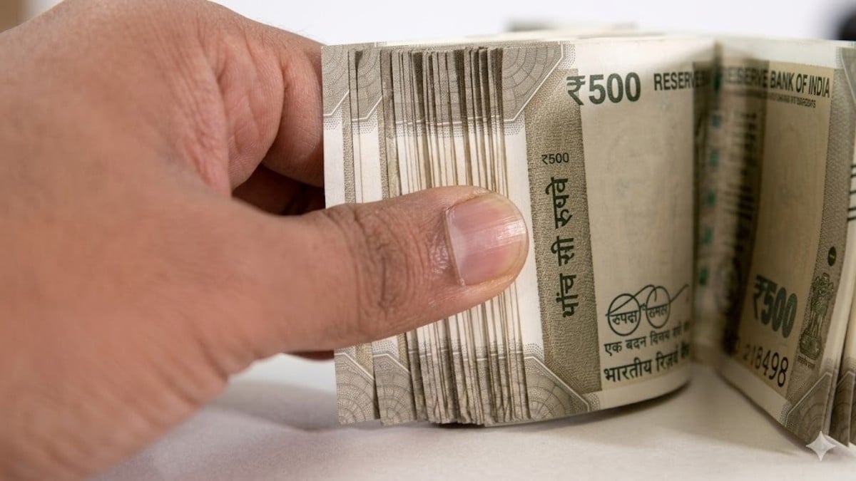 वेतन के इंतजार में सरकार के लाखों कर्मचारी, अबतक नहीं मिली मार्च की सैलरी