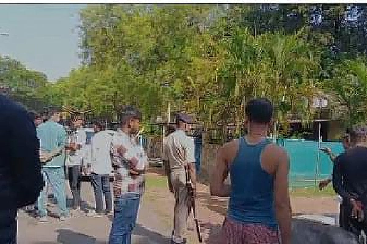 जमशेदपुर में रफ्तार कहर, दीवार तोड़ घर में घुसी कार, मचा हड़कंप,बड़ी घटना टली