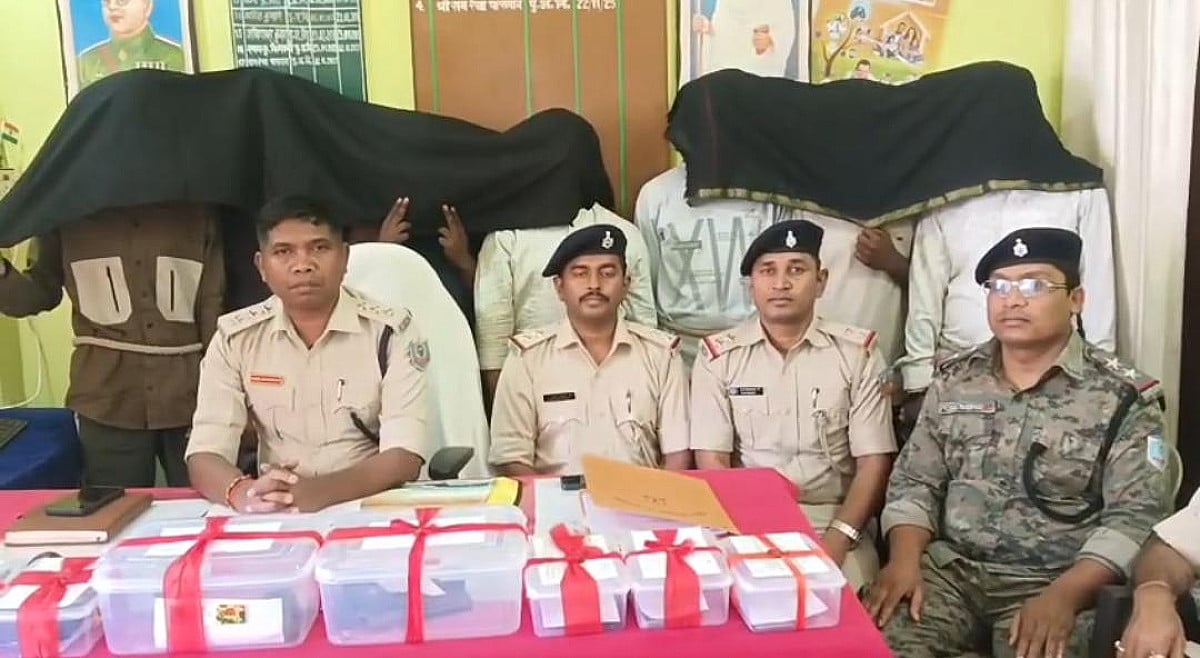 सरायकेला पुलिस ने किया रंगदारी मांगने वाले सक्रिय गिरोह का पर्दाफाश,7अपराधी गिरफ्तार