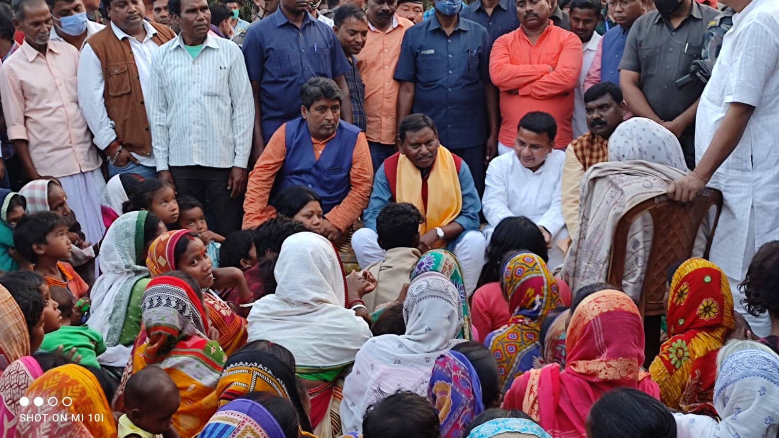 पद्मश्री के गांव में खौफनाक वारदात ,पुलिस की पिटाई से आदिवासी युवक की मौत ! केन्द्रीय मंत्री अर्जुन मुंडा पहुंचे गांव