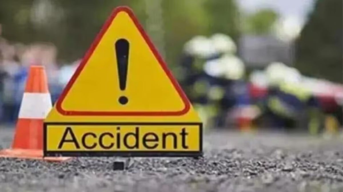 गढ़वा में लड़की को स्कूटी सीखना पड़ा भारी, तेज रफ्तार टेंपो ने मारी टक्कर
