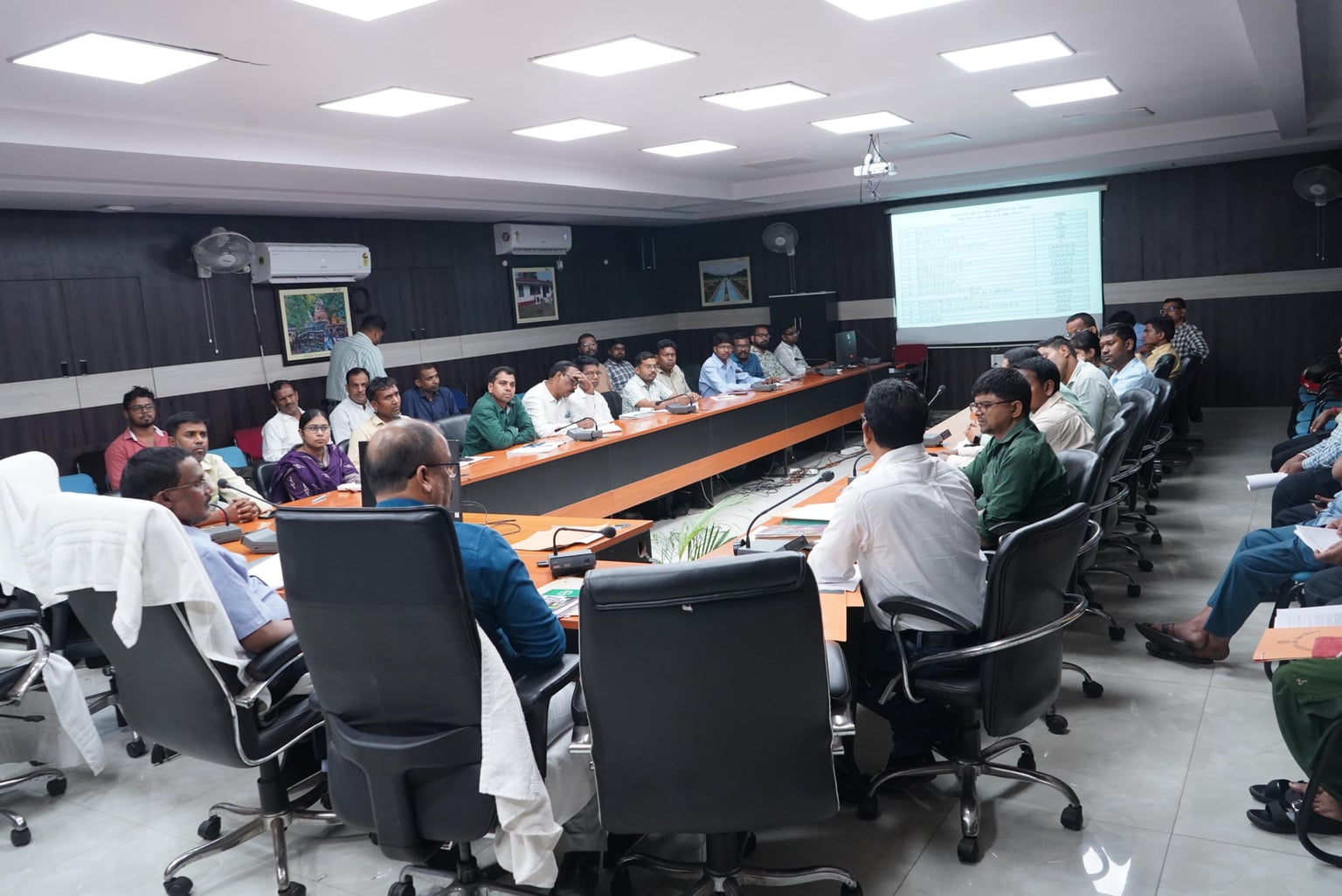 जमशेदपुर में आपूर्ति विभाग की समीक्षा, डीडीसी ने अधिकारियों को दिए कड़े निर्देश