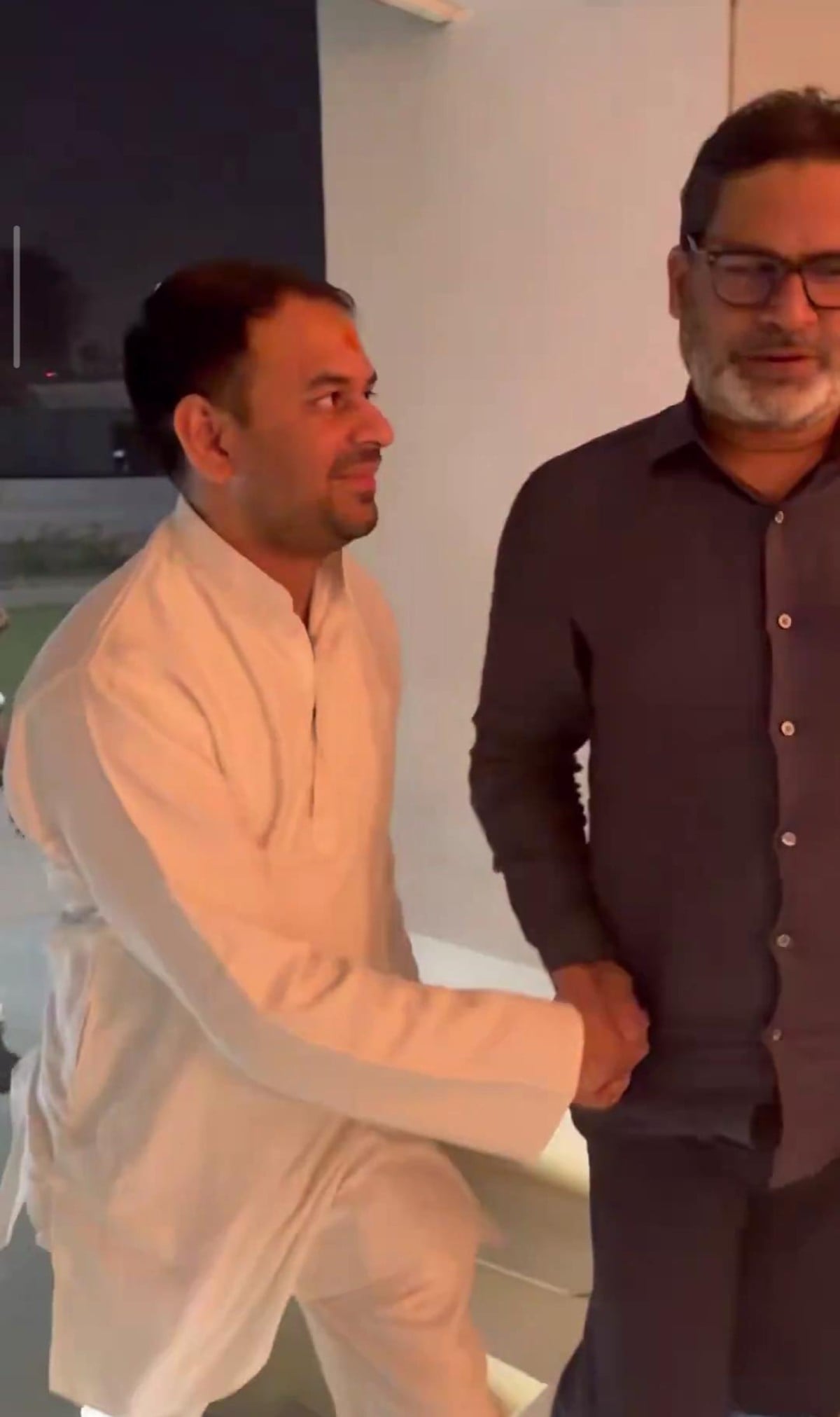 Bihar Politics: लालू के बड़े लाल के इस "पैंतरे" का क्या है मकसद, क्या अब पीके बनेंगे राजनीतिक गुरु?