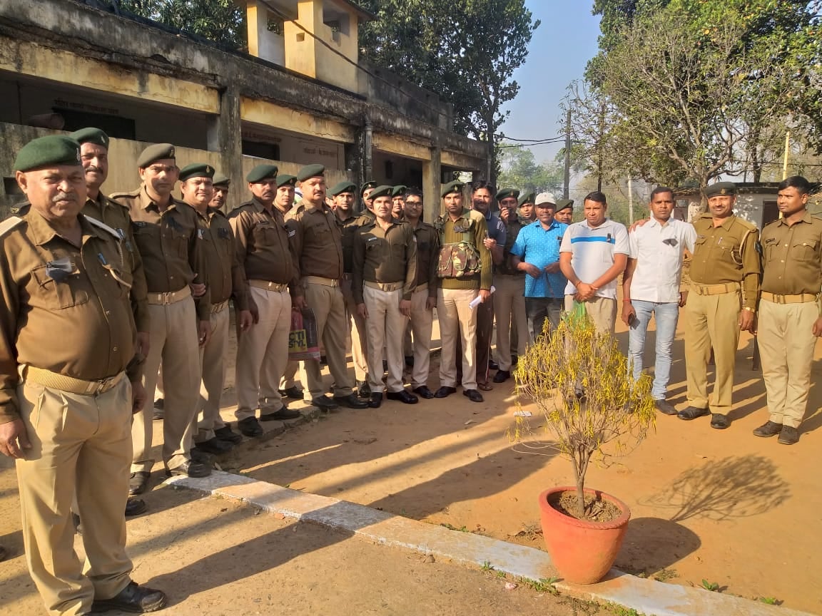 काला बिल्ला लगा कर ड्यूटी पर तैनात हैं सूबे के 73 हजार सिपाही-हवलदार, यह है वजह