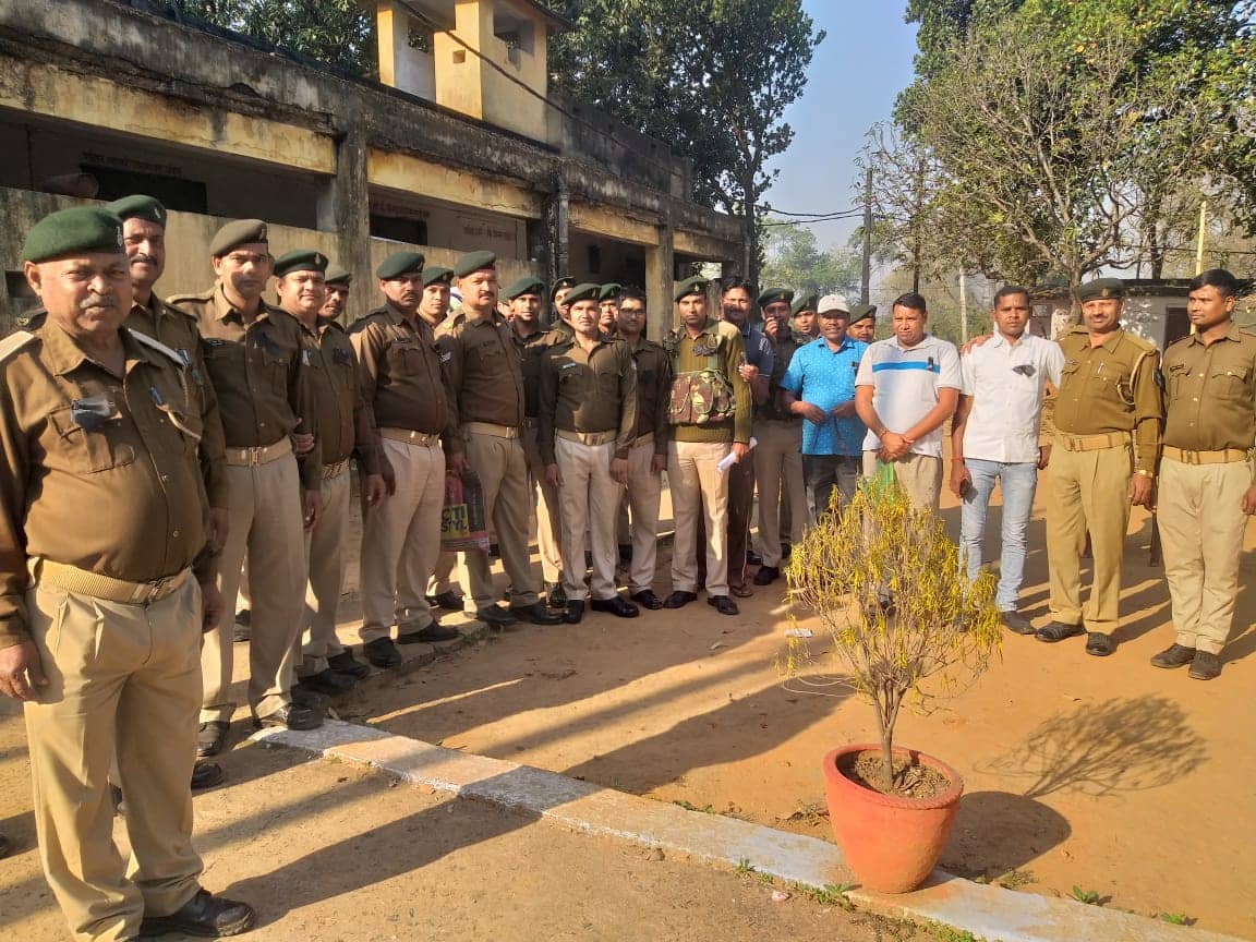 काला बिल्ला लगा कर ड्यूटी पर तैनात हैं सूबे के 73 हजार सिपाही-हवलदार, यह है वजह